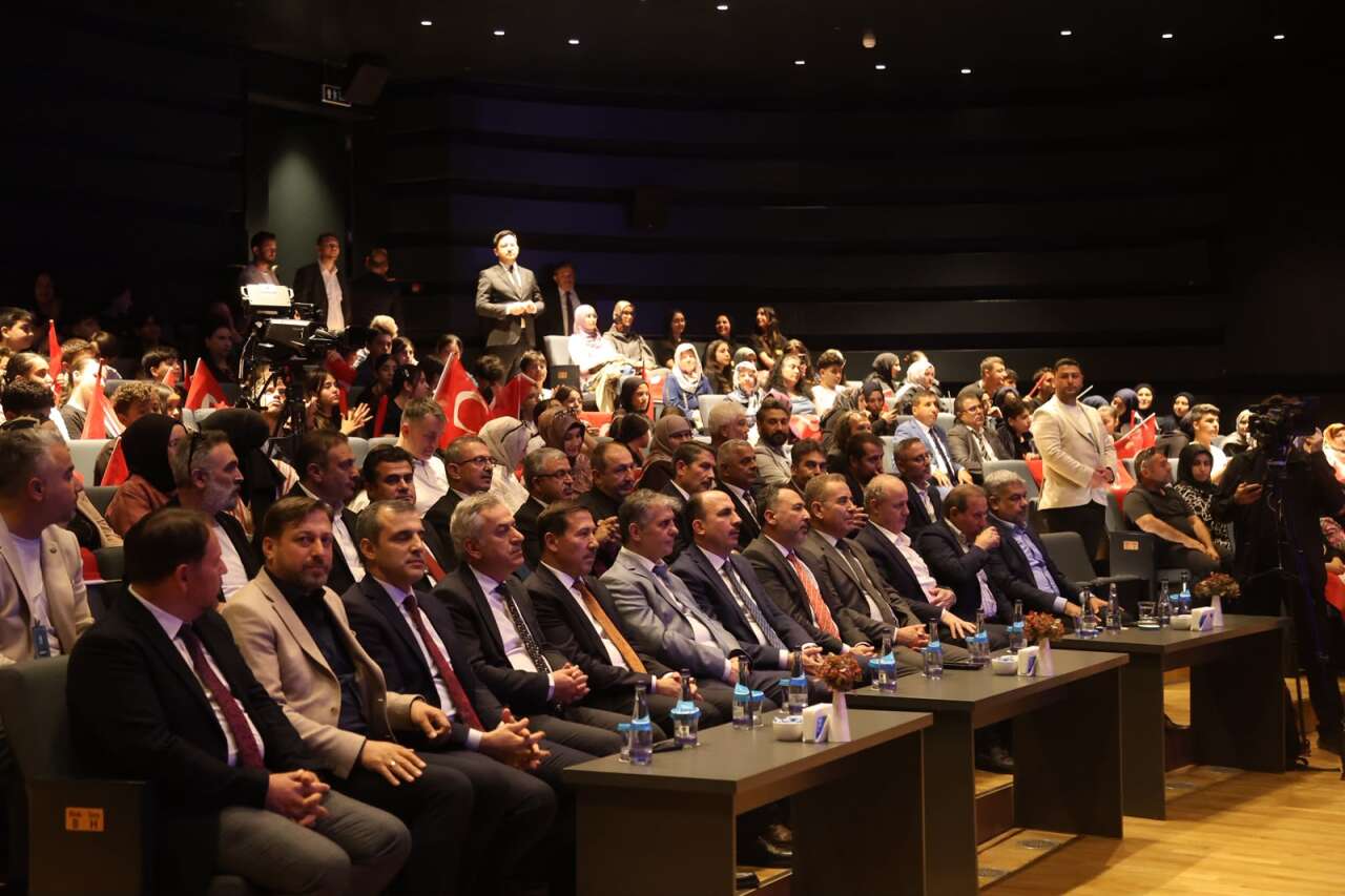 Konya Büyükşehir, öğrencilerle öğretmenleri Doğu ve Güneydoğu gezisine götürecek 2